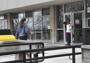 Students make their way to the library to get started on their work (photo by Samantha Kellerman).